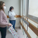 Dobrovolníci zdobí oddělení onkologie FN Olomouc